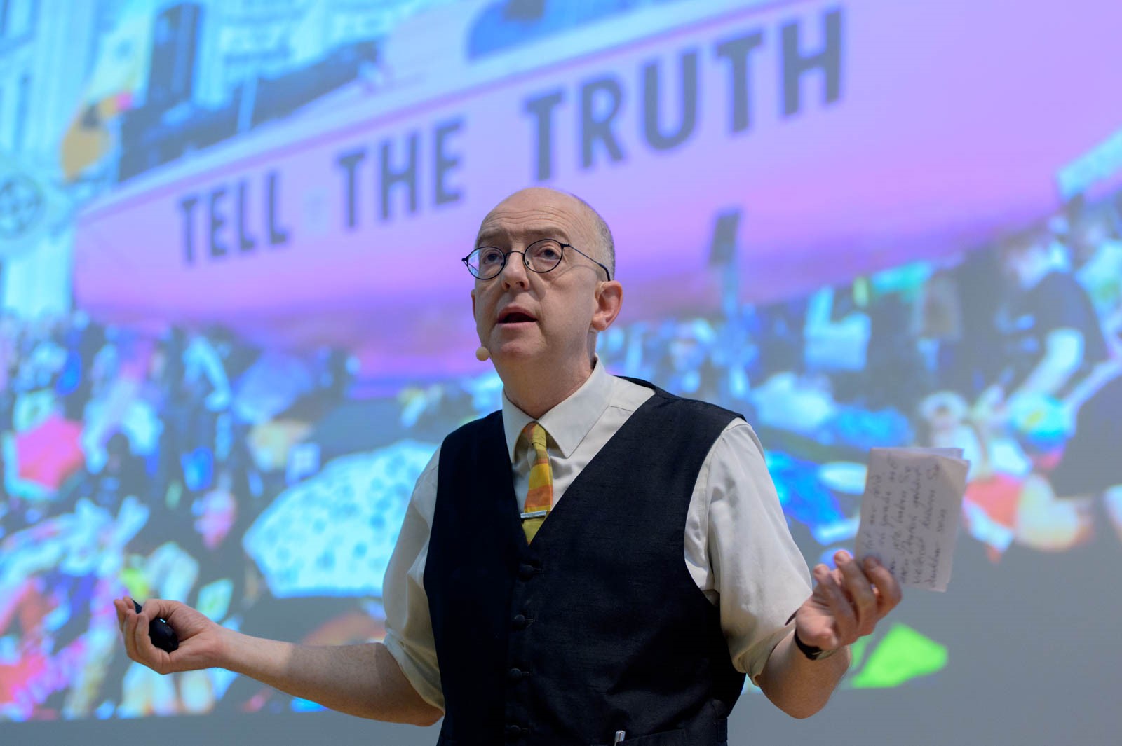 "Wir müssen damit beginnen, den Leuten zu sagen, dass sie fantastisch sind": Der Klimakommunikationsexperte George Marshall auf dem K3 Kongress 2019.