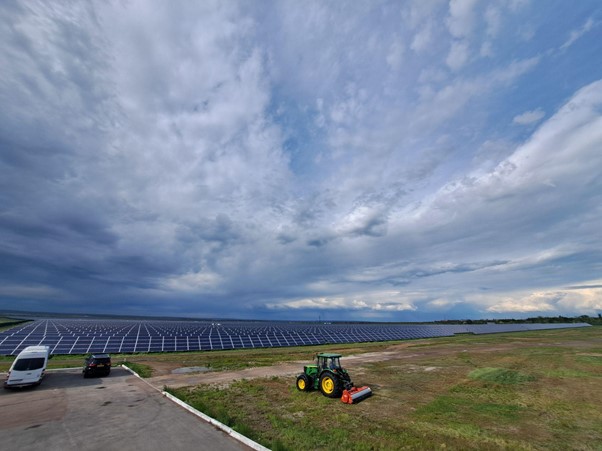 Saran-Solarpark (100 MW) in der Kohleregion Karaganda in Kasachstan, Mai 2024.