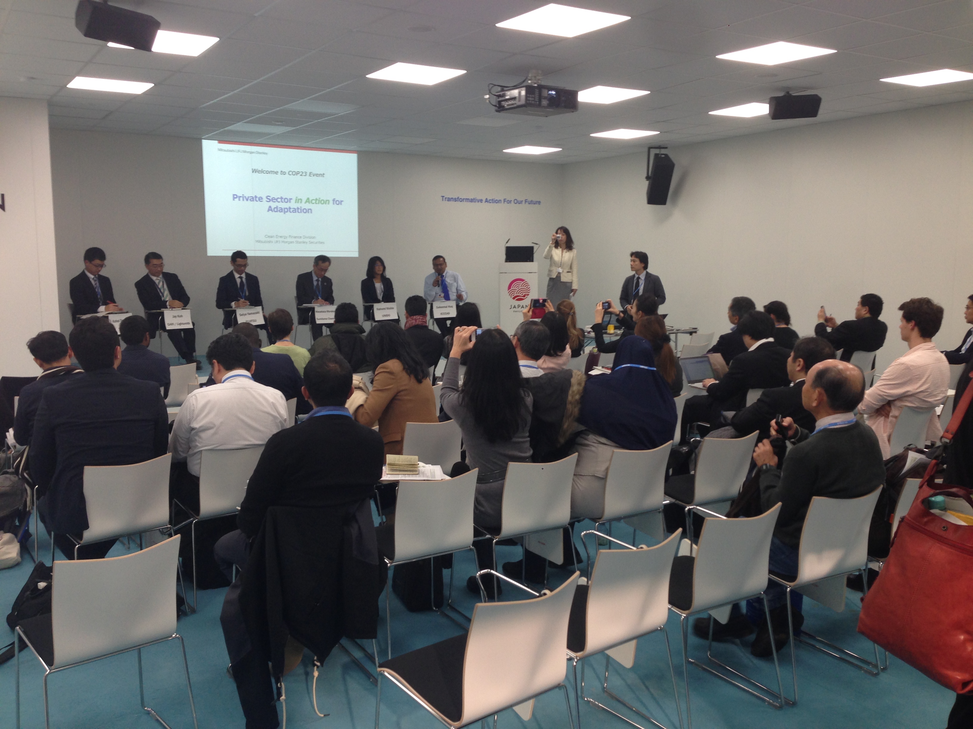 Nicht das innovativste Setting: eine typische COP23-Podiumsdiskussion (c) Thomas Bruhn