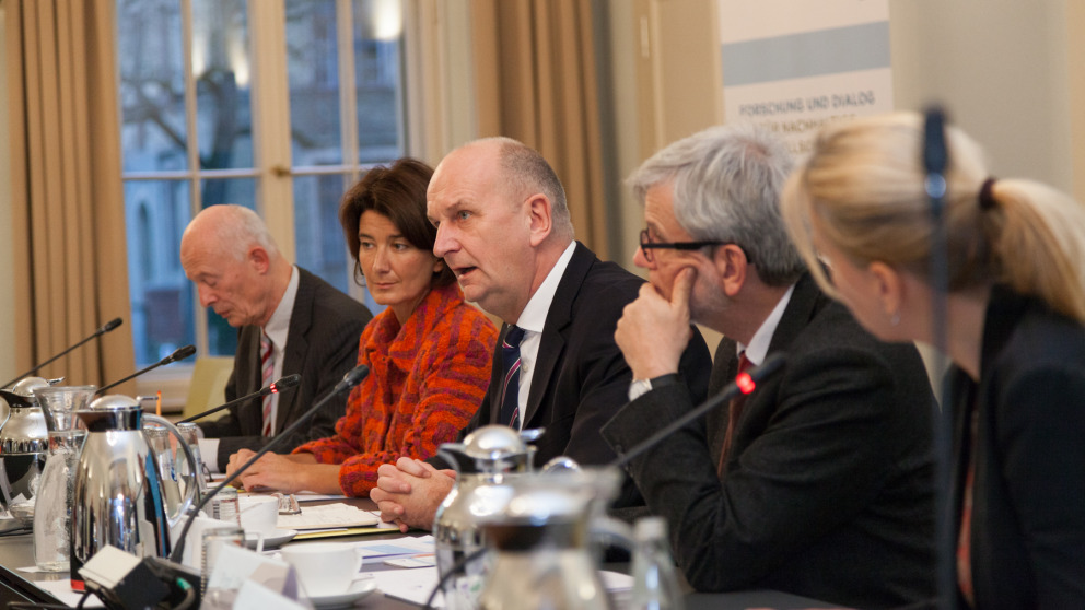 Energiepolitik und Klimaschutz: Diskussion mit (von links nach rechts) Hans Joachim Schellnhuber (PIK), Patrizia Nanz (IASS), Ministerpräsident Dietmar Woidke, Ortwin Renn (IASS) und Viola Gerlach (IASS, Moderation).