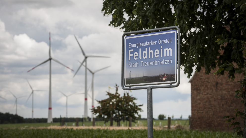 The example of Feldheim in Treuenbrietzen, Brandenburg shows how cooperation between citizens, business and local politicians can create a decentralised and environmentally friendly energy supply system that is in touch with community needs.