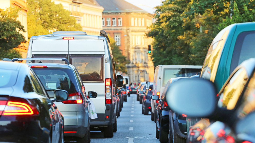 Hauptquelle für Stickstoffoxide, den wichtigsten Ozonvorläufer, ist der Verkehr.