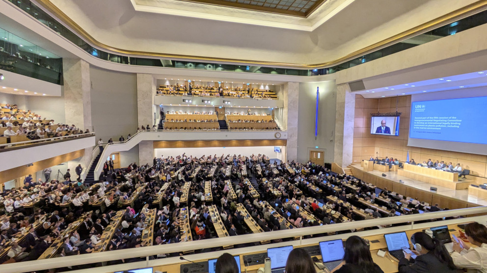 Delegierte und Beobachter:innen im Plenarsaal der Vereinten Nationen in Genf. 