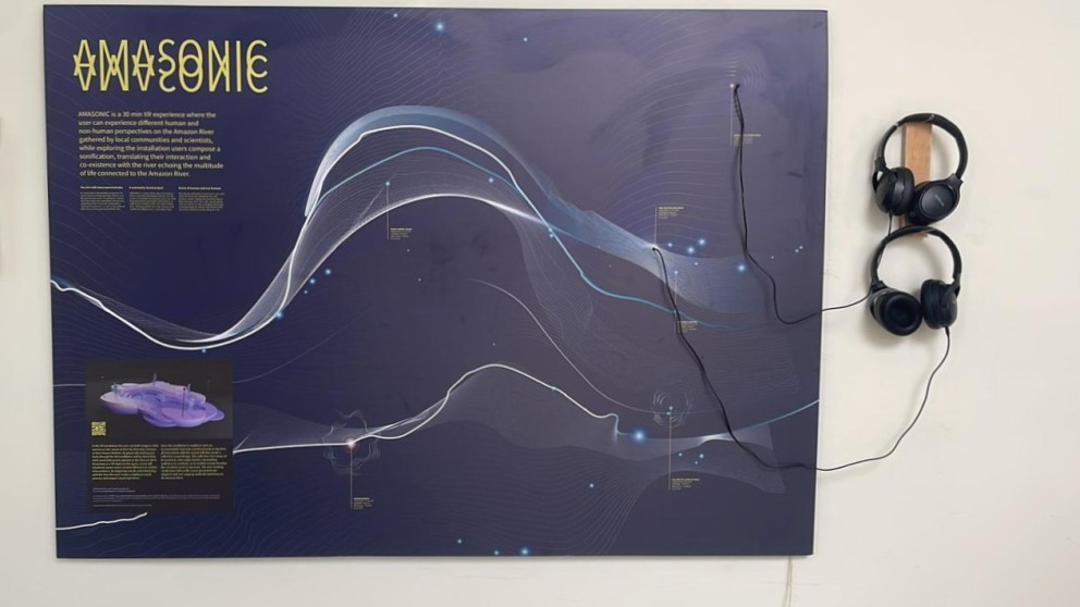 The "Amasonic" installation brings people together, creating a shared sensory experience in a collective space. 