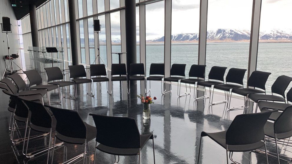 Die Sessions im Nordic Lighthouse entfalteten sich durch kontemplative Praxis, Dialogkreise und Storytelling – Methoden, die menschliche Verbindung über konventionelle Konferenzergebnisse stellen.