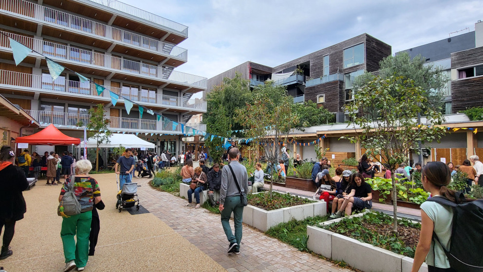 Das Kompetenzzentrum La Venelle in Montreuil vereint auf rund 1.800 Quadratmetern neun Akteure des solidarischen zirkulären Wirtschaftens.