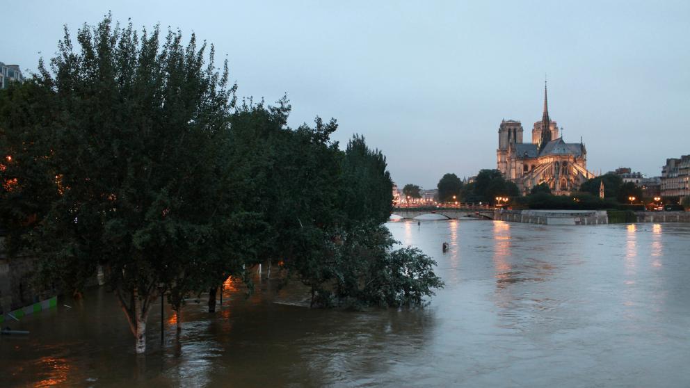 Extremwetter wie Dürren und Überschwemmungen treten durch den Klimawandel häufiger auf. Im Juni 2016 trat die Seine über die Ufer – in der Stadt, die durch das Pariser Abkommen zum Symbol des Klimaschutzes geworden ist.