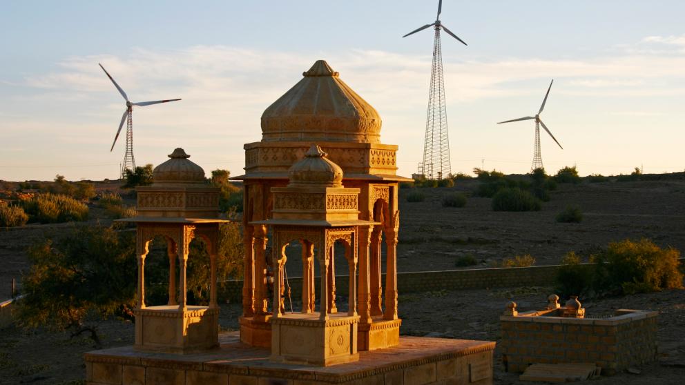 Wind turbines in the Indian state of Rajasthan: renewable energies are on the rise across the globe.