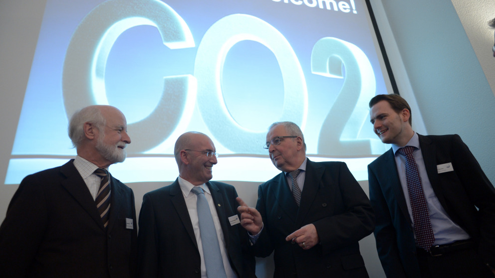 Richard Gaul (acatech), Tony Van Osselaer (Bayer Material Science), Klaus Töpfer (IASS) und André Bardow (RWTH Aachen) beim CCU-Workshop am IASS. Foto: Rainer Jensen