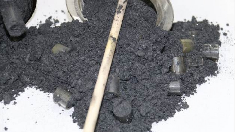 Beim Methan-Cracken entsteht als Nebenprodukt fester schwarzer elementarer Kohlenstoff. © KIT Beim Methan-Cracken entsteht als Nebenprodukt fester schwarzer elementarer Kohlenstoff. © KIT
