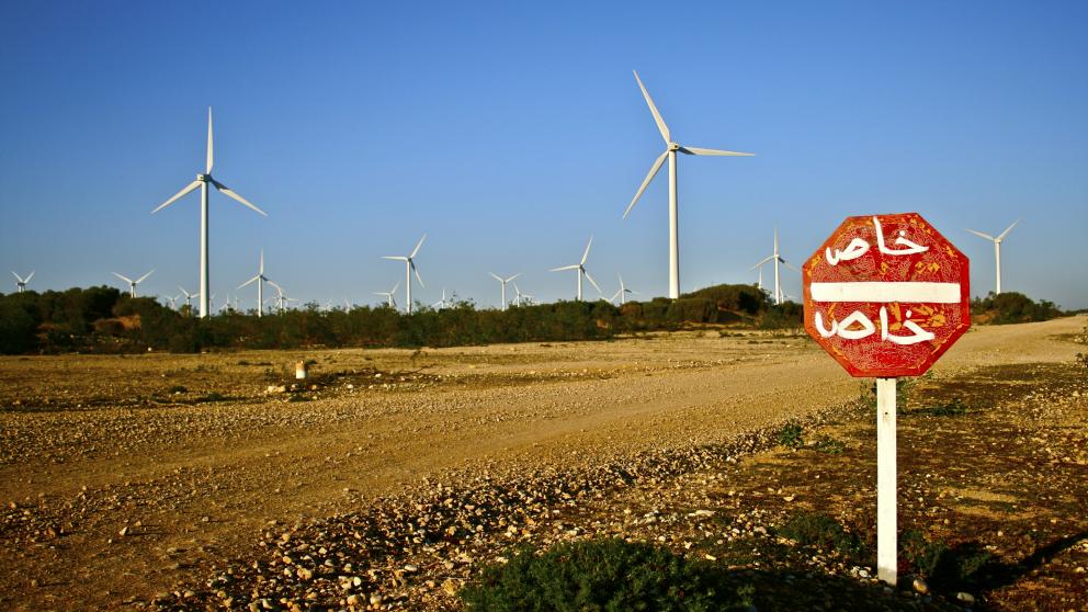 Windräder in Marokko. In dem nordafrikanischen Land gibt es starke politische Unterstützung für erneuerbare Energiequellen. (c) istock/VerdeeProduction Windräder in Marokko. In dem nordafrikanischen Land gibt es starke politische Unterstützung für erneuerbare Energiequellen. (c) istock/VerdeeProduction