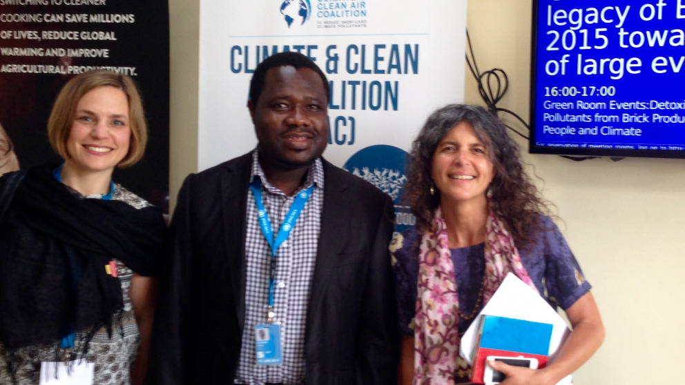 Birgit Lode (IASS/CCAC), Sunday A. Leonard (CCAC), Romina Picolotti (Institute for Governance & Sustainable Development) vor Beginn des Side Events im Rahmen von UNEA-2 in Nairobi. © Birgit Lode