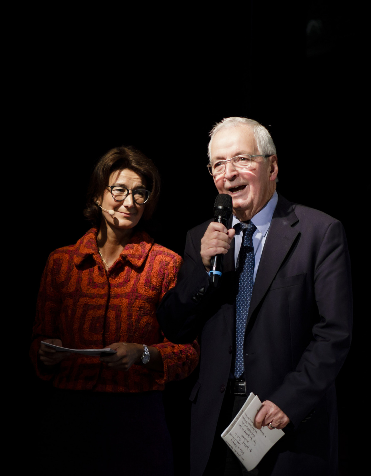 Patrizia Nanz und Klaus Töpfer beklagten eine Krise der Institutionen, Vertrauensverlust in Demokratie, sinkende Autorität von Rechtsstaatlichkeit und Wissenschaft.