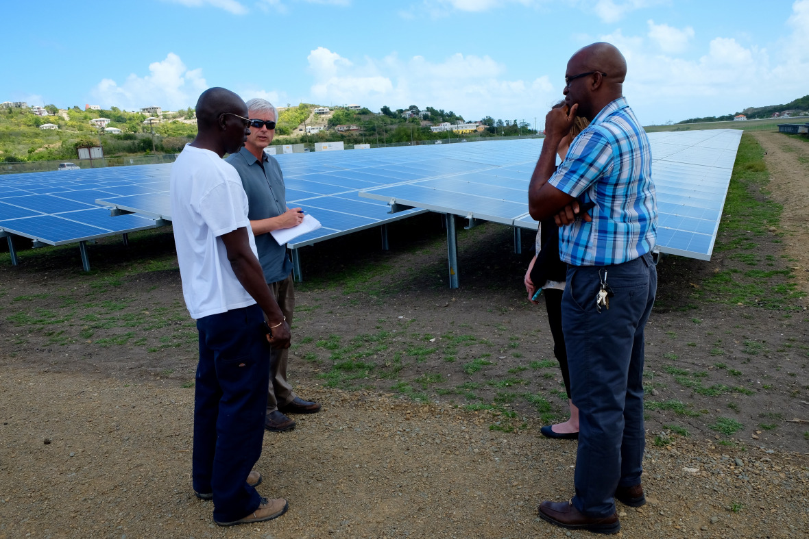 Workshop auf Antigua und Barbuda: Das Climate Technology Center and Network (CTCN) unterstützt die Entwicklung eines nachhaltigen Energiesystems in dem Inselstaat. Das CTCN gehört zu den wenigen Akteuren, die sich auch stark für den Technologietransfer engagieren.