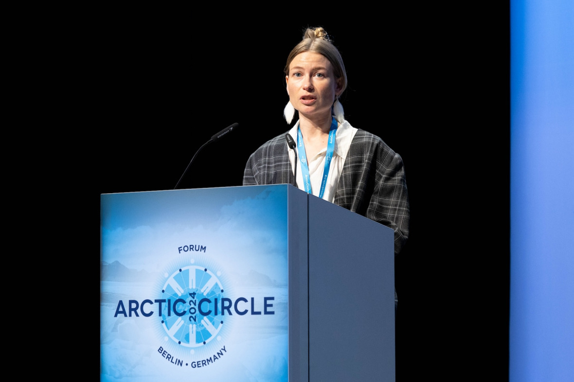 Naja Dyrendom Graugaard presenting her talk on extractive research practices.