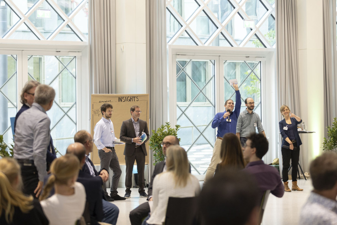 Moderator Thomas Bruhn half den Arbeitsgruppen, die Erkenntnisse zusammenzutragen.