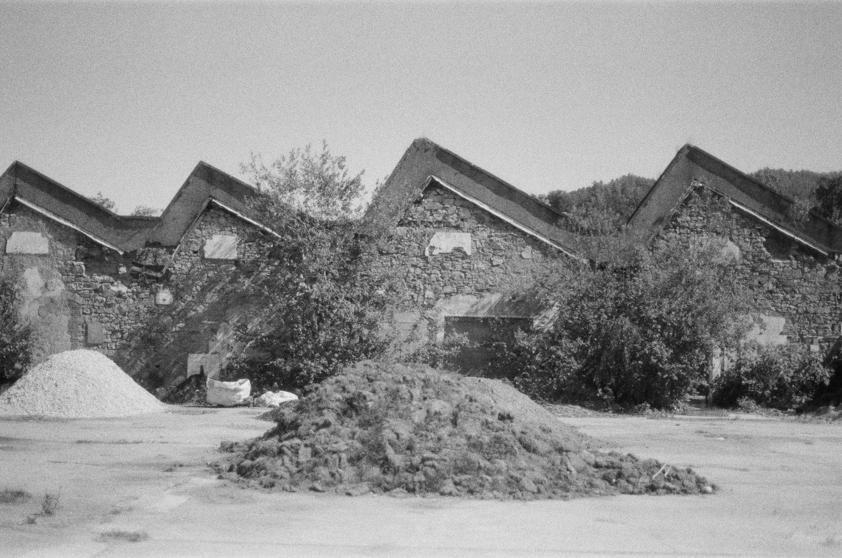 The artwork "La boucle du temps, 2020" portrays the former textile factory in the village of Wesserling, located in the Vosges mountains.