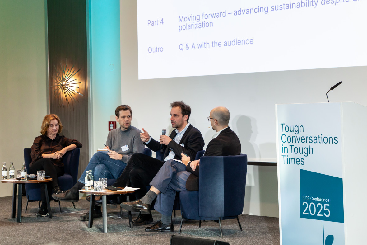 Panel United or polarized