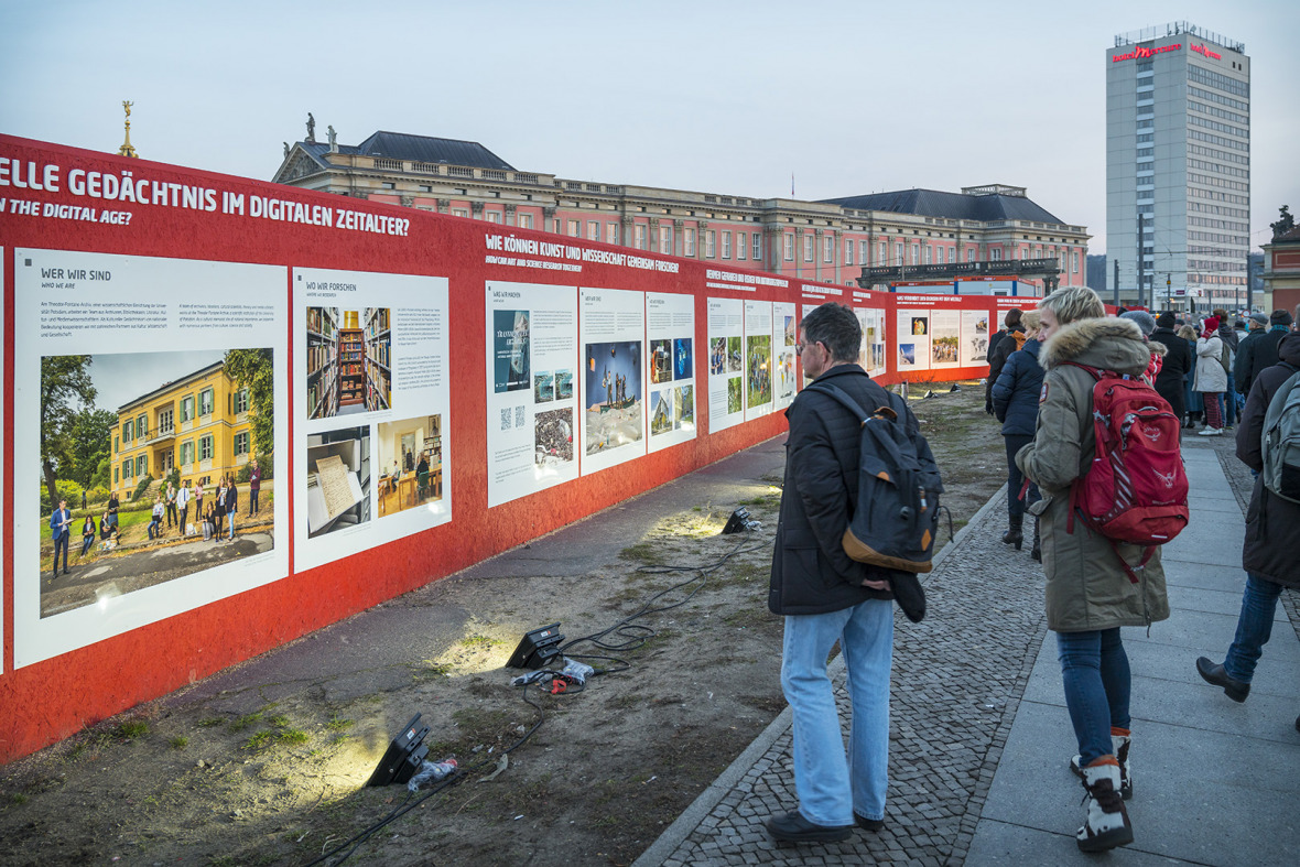 Bauzaun-Ausstellung in Potsdam