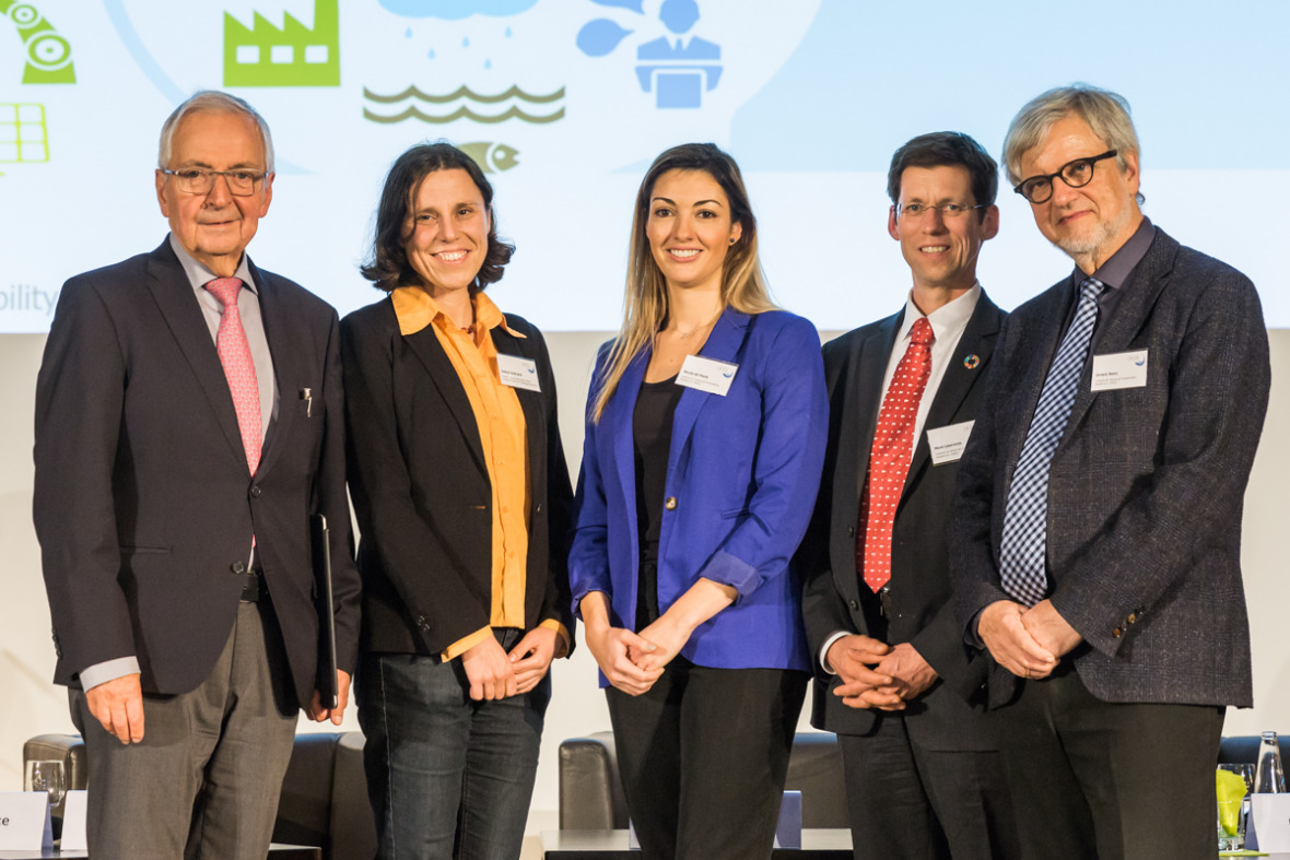 Klaus Töpfer, Sabine Gabrysch, Nicole de Paula, Mark Lawrence and moderator Ortwin Renn