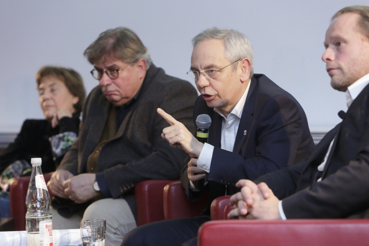 Panellists. At the microphone: Michael Vassiliadis (IG Bergbau, Chemie, Energie)
