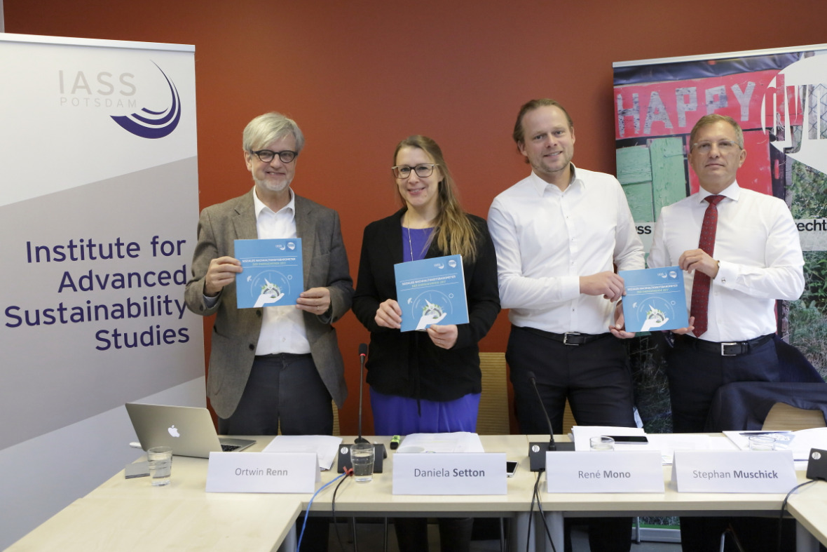 Press Conference on the Social Sustainability Barometer with Ortwin Renn (IASS), Daniela Setton (IASS), René Mono (100% erneuerbar Stiftung) and Stephan Muschick (Innogy-Stiftung)