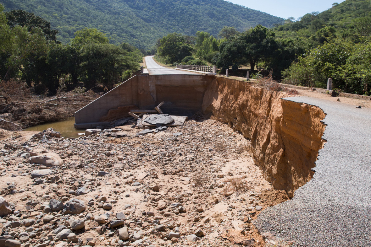 Zimbabwe-Bridge_Copyright_Ashraf_Hendricks_GroundUp Creative Commons-Lizenz