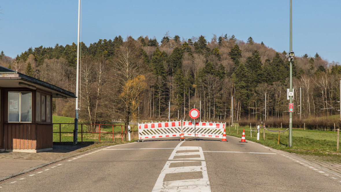 Europe's open border regime is a thing of the past for now. Cross-border traffic between Germany and Switzerland – here, the border crossing at Rafz in the canton of Zurich – has been severely restricted since 17 March. 