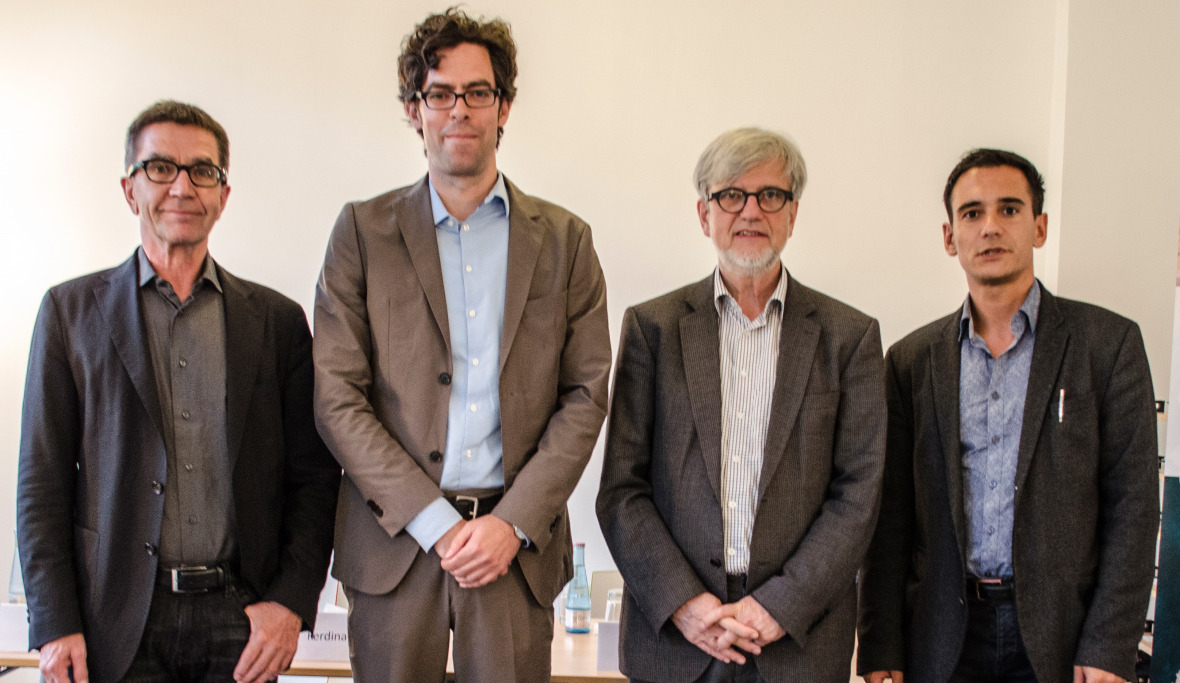 Machen sich die Journalisten zum Sprachrohr der Ökonomen? Darüber diskutierten Rainer Hank, Ferdinand Knauß, Ortwin Renn und Moderator Manuel Rivera (v.l.n.r.). © Richard Häussler/stratum lounge Machen sich die Journalisten zum Sprachrohr der Ökonomen? Darüber diskutierten Rainer Hank, Ferdinand Knauß, Ortwin Renn und Moderator Manuel Rivera (v.l.n.r.). © Richard Häussler/stratum lounge