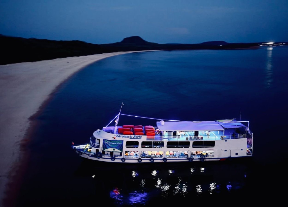 The river-boat Karolina do Norte transports dozens of scientists, activists, community leaders and artists through the world’s largest rainforest to the UN Climate Conference in Belém, Brazil. 