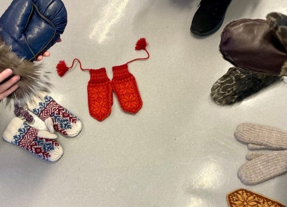 A scene from Ikaarvik’s "Mitten Model" Workshop at the 2023 Week of Exchange in Oulu, Finland.*