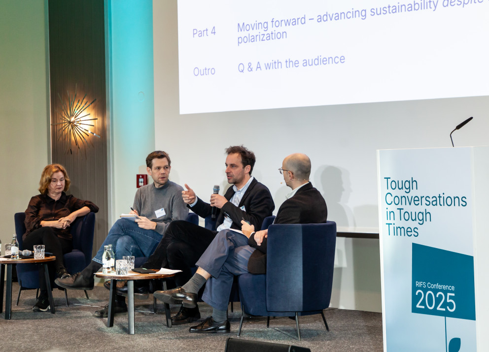 Panel United or polarized