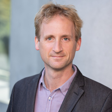 Dr. Sebastian Helgenberger