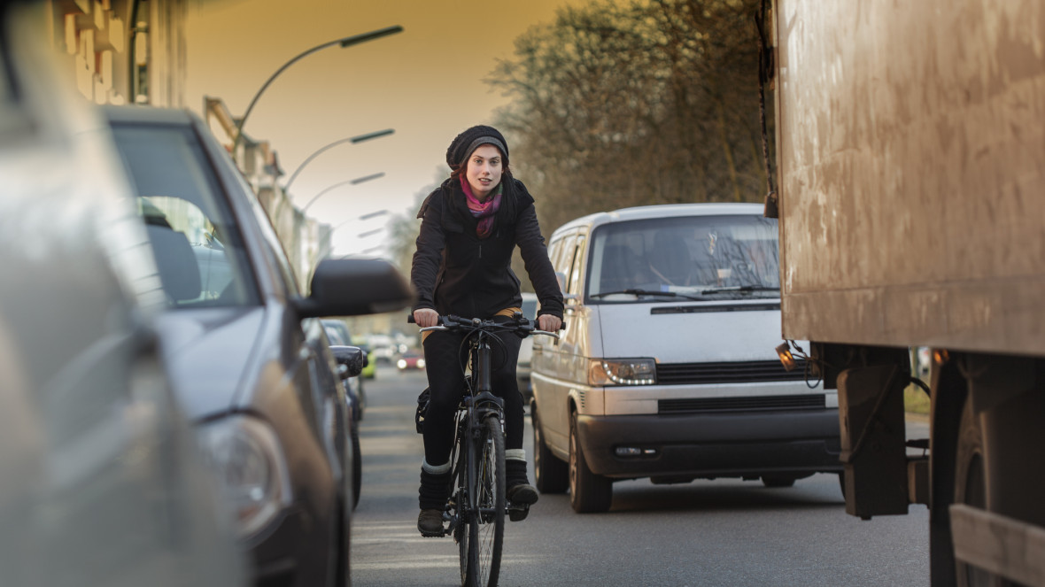 How dangerous is air pollution for my health? Many cyclists in German cities ask themselves the same question.