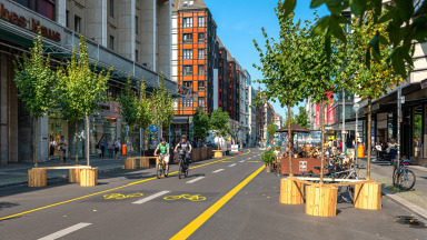 A contribution to a more bicycle-friendly city: the "Friedrichstrasse promenade" project.