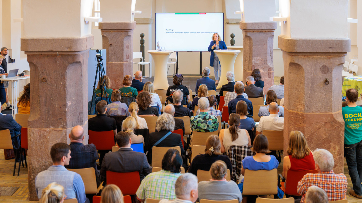Friederike Haase, State Secretary in the Ministry of Economic Affairs, Labour, Energy and Climate Protection of the State of Brandenburg, highlighted the contribution of the sustainability platform to political opinion-forming in Brandenburg.