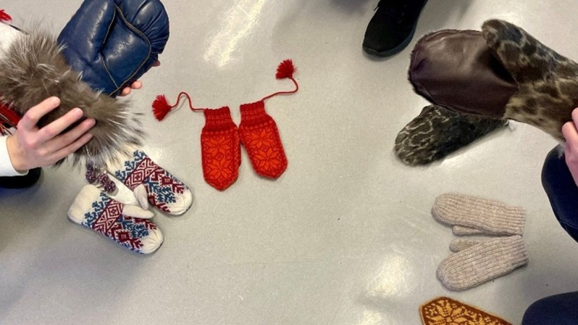 A scene from Ikaarvik’s "Mitten Model" Workshop at the 2023 Week of Exchange in Oulu, Finland.*