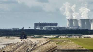 Die Kohle verliert zumindest in China derzeit etwas an Bedeutung. In diesem Brandenburger Kraftwerk dampfen die Kühltürme noch. Doch wie lange noch, darüber wird derzeit intensiv gestritten. ©istock/delectus