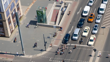Fuß- und Radverkehr sind im Vergleich zum Autoverkehr bei der Flächenverteilung in Städten deutlich benachteiligt.