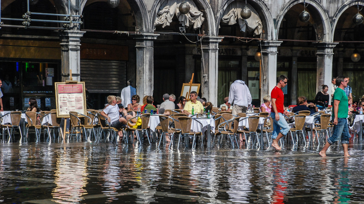 Whether climate change is interpreted as a call for more sustainability is an open question. This photo answers it negatively.