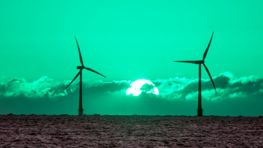 Windenergie und Sonnenenergie ergibt grüne Energie