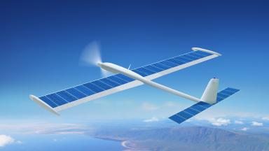 Während die Nutzung erneuerbarer Energien im Stromsektor schon weit verbreitet ist, sind die Möglichkeiten in der Luftfahrt noch sehr unsicher. © istock/narvikk